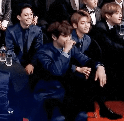 Thậm chí Chanyeol còn suýt bị đánh lại đây này.