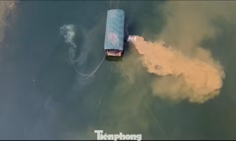 Tàu 'ma' che vải bịt bùng, hút và đãi trộm khoáng sản trên sông Chảy