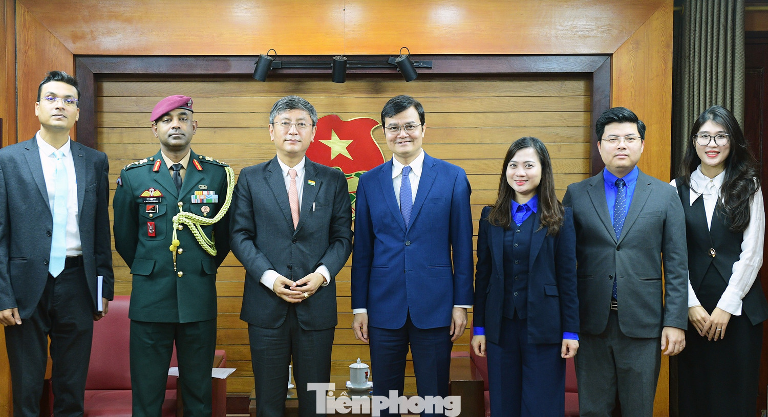 Các đại biểu chụp ảnh lưu niệm tại buổi tiếp. Ảnh: Xuân Tùng Các đại biểu chụp ảnh lưu niệm sau buổi tiếp - tinh thần hợp tác