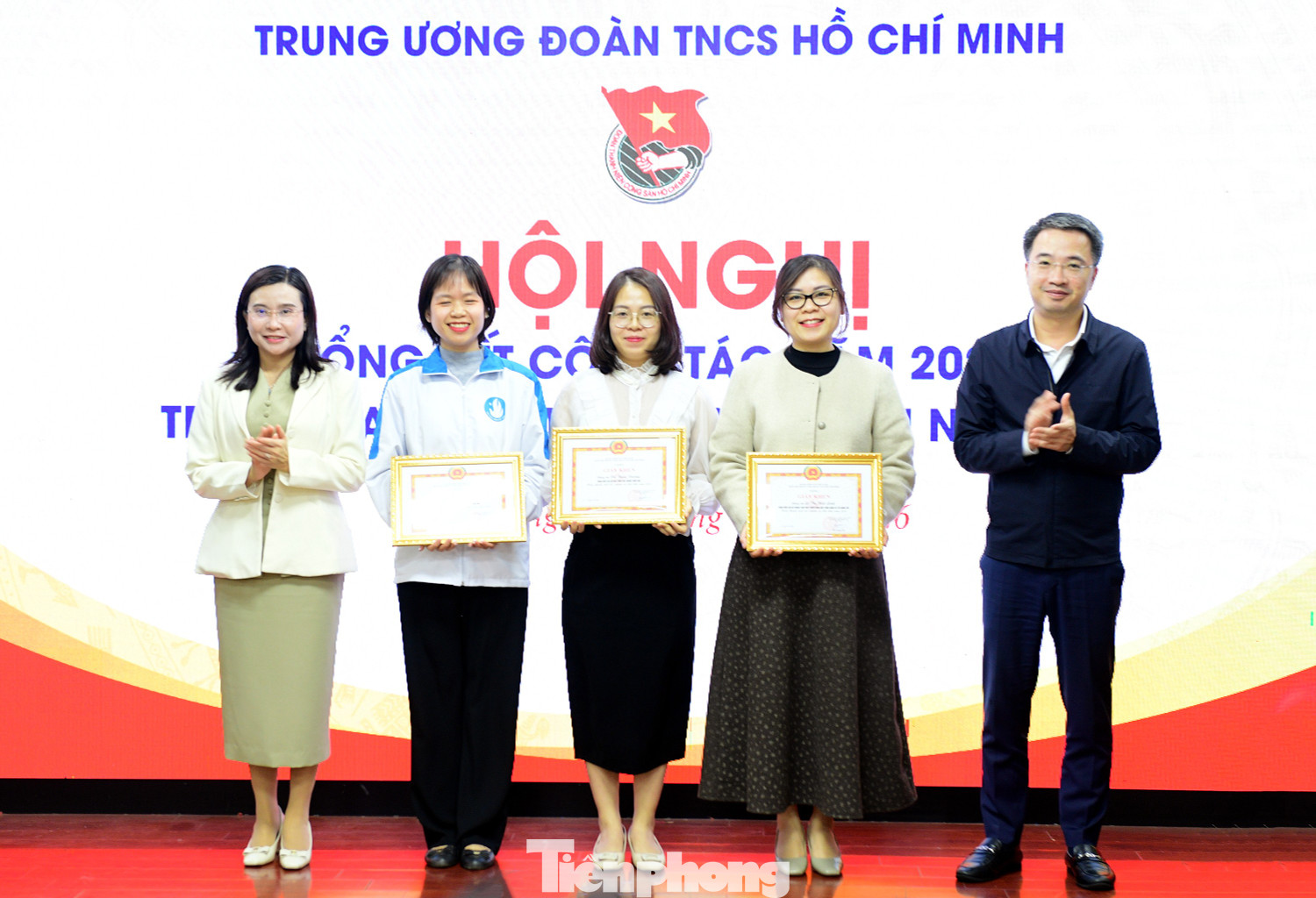 B&iacute; thư B&ugrave;i Quang Huy ph&aacute;t biểu tại hội nghị