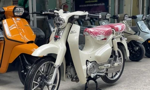 Honda Super Cub bản đặc biệt rao bán giá gấp đôi SH125i