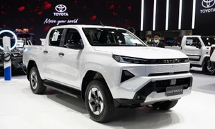Xe bán tải điện Toyota Hilux 'lộ diện'