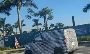 Xe mới của VinFast chạy thử trên đường phố