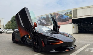 Siêu xe McLaren 750S với màu sơn độc nhất xuất hiện tại Hà Nội