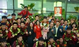 Hà Nội nồng nhiệt chào đón những nhà vô địch SEA Games 33 về nước