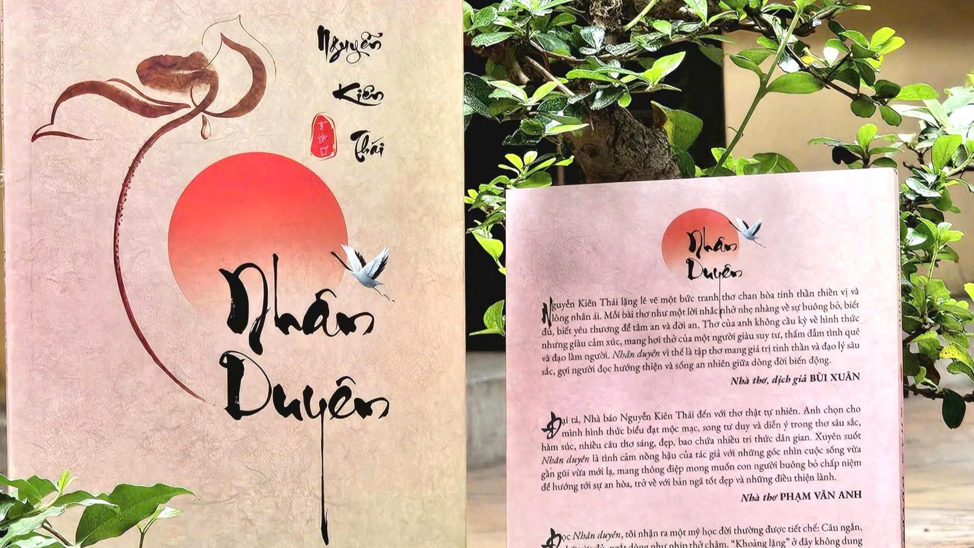 Đại tá Nguyễn Kiên Thái ra mắt tập thơ 'Nhân duyên' sau hành trình Trường Sa