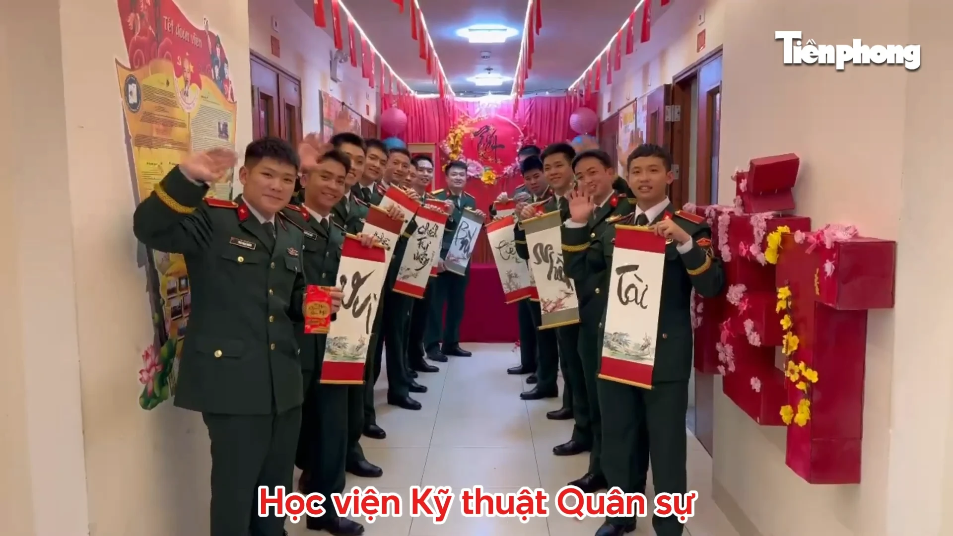Những Khoảnh Khắc Chào Đón Năm Mới Đậm Chất 'Lính' Tại Các Đơn Vị Quân Đội