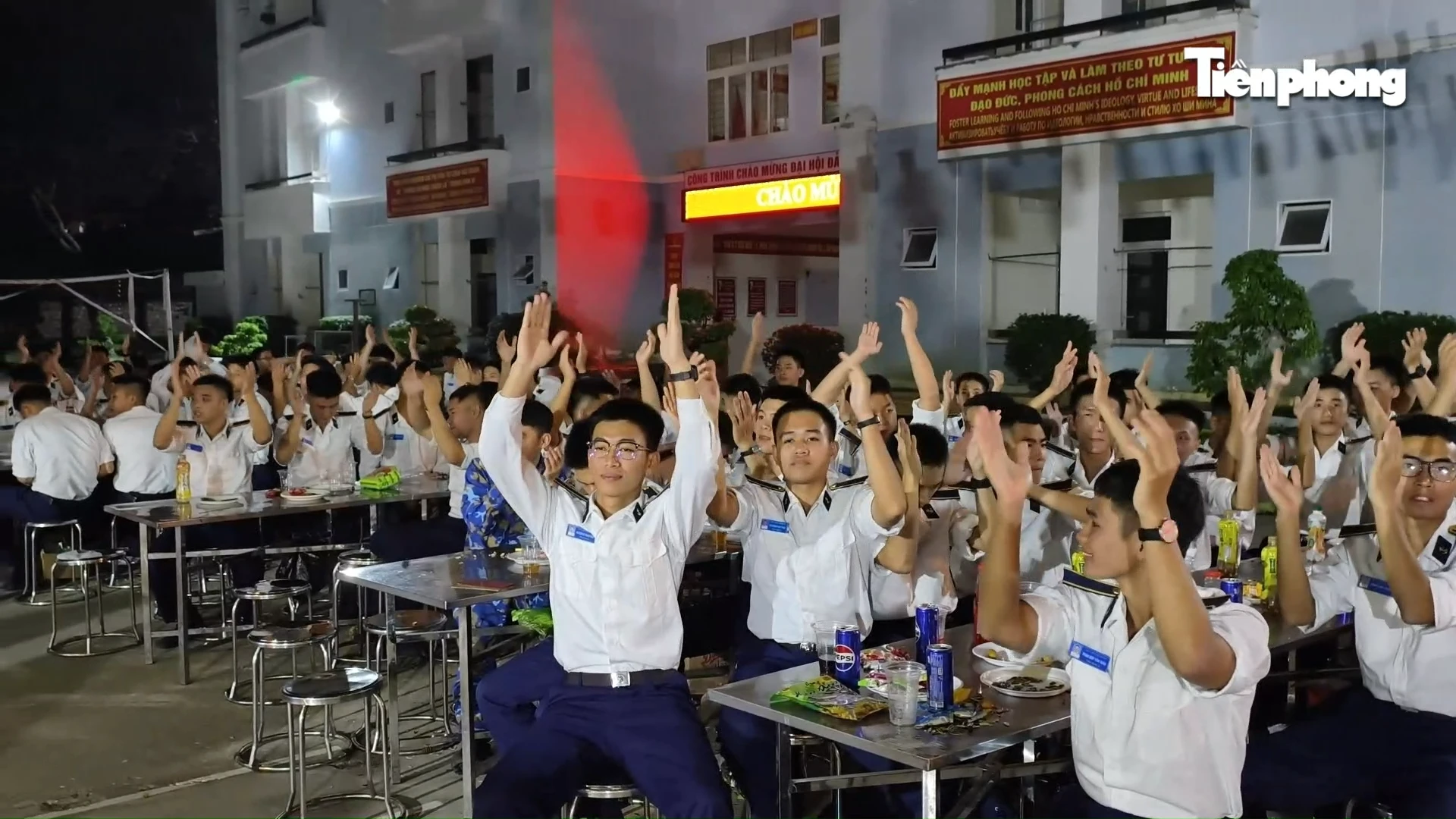 Sĩ Quan Hải Quân Tương Lai Rạng Rỡ Với Sắc Xuân Nở Phổ Biến Tại Nha Trang