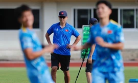 Ông Kim Sang-sik như tài tử điện ảnh, thủ môn Trung Kiên hé lộ mục tiêu riêng với U22 Việt Nam