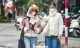 Hà Nội lạnh nhất từ đầu mùa đông, mặc nhiều lớp áo vẫn rét run