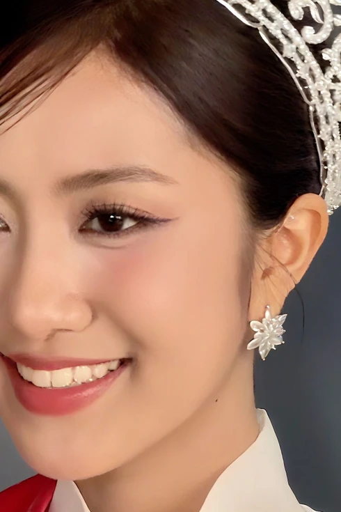 Hoa hậu Hà Trúc Linh gây sốt vì đẹp nguyên bản