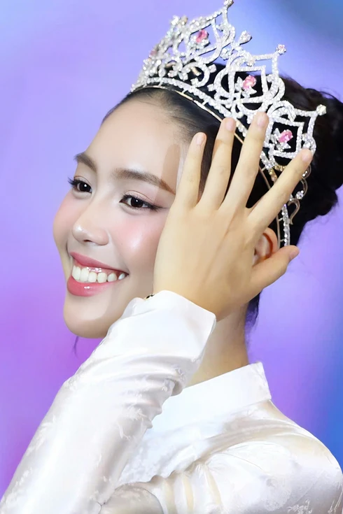 Cận nét rạng rỡ của Hà Trúc Linh và Châu Anh, Vân Nhi
