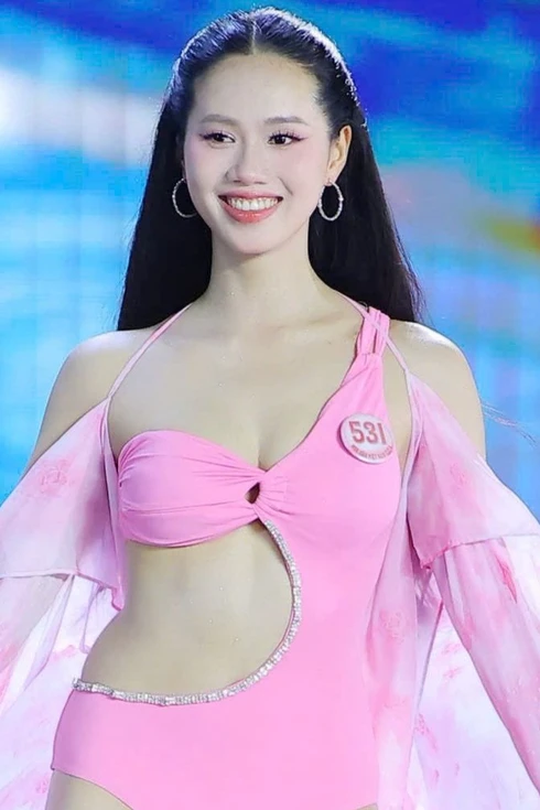 25 thí sinh Hoa hậu Việt Nam nóng bỏng diễn bikini