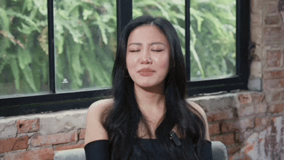 Văn Mai Hương: 'Tôi thấy bản thân vô dụng'