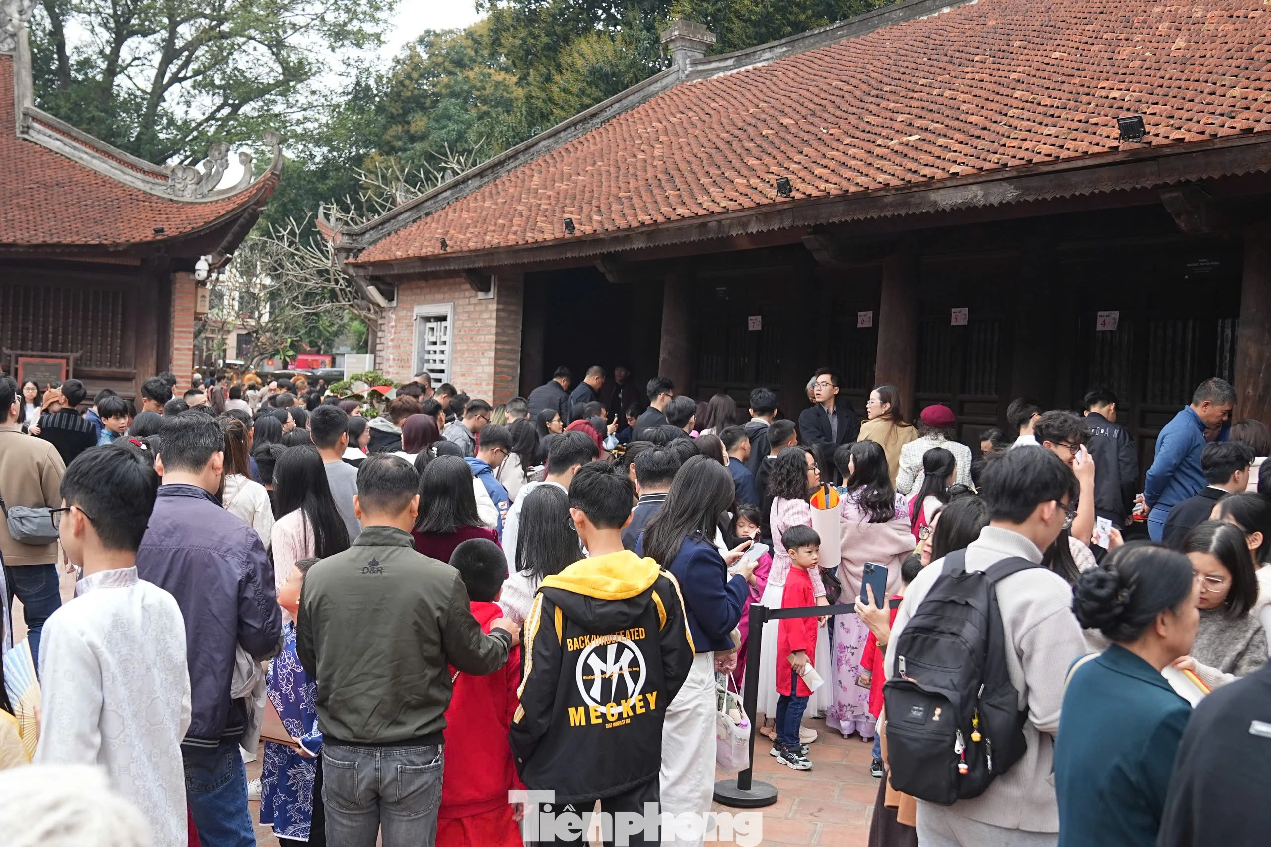 Cầu Đồng Nai ùn tắc nghiêm trọng trong ngày mùng 2 Tết Nguyên đán