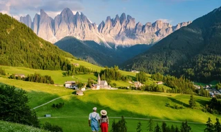 Khách du lịch đang gây 'sang chấn' một ngôi làng đẹp như tranh vẽ tại Ý