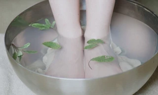 Ngâm chân với giấm có thể mang lại những lợi ích gì cho bạn?