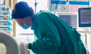 Cụ ông 82 tuổi di chuyển quãng đường 12 tiếng mỗi ngày trong suốt 105 ngày chỉ để bên vợ 30 phút, lay động Cnet