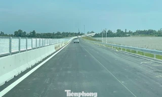 Cận cảnh cao tốc Cần Thơ - Cà Mau sắp thông xe