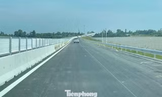 Cận cảnh cao tốc Cần Thơ - Cà Mau sắp thông xe