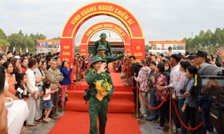 Thanh niên miền Tây lên đường nhập ngũ