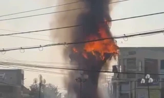 Cháy rụi công trình chiếu sáng nghệ thuật 