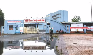 Hoạt động khó khăn, nợ lương, Cà Mau tính sắp xếp lại các trung tâm y tế