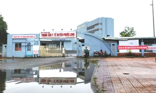 Hoạt động khó khăn, nợ lương, Cà Mau tính sắp xếp lại các trung tâm y tế