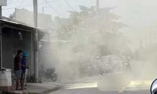 Người đàn ông đổ xăng tự thiêu giữa đường