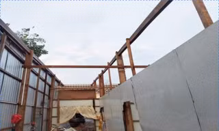 Dông lốc giữa mùa khô làm hàng chục căn nhà tốc mái tại Đồng Tháp