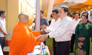 Chủ tịch Quốc hội dự Ngày hội Đại đoàn kết toàn dân tộc tại Cần Thơ