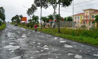 Đường Xuyên Á qua An Giang chi chít 'ổ gà, ổ voi'