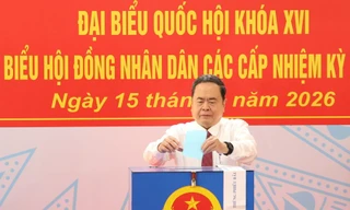 Hình ảnh Chủ tịch Quốc hội, Chủ tịch Hội đồng bầu cử quốc gia Trần Thanh Mẫn bỏ phiếu bầu cử tại TPHCM