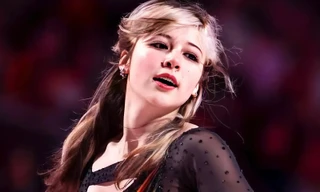 Dung mạo 'thiên thần băng' nổi loạn giúp Mỹ giải cơn khát vàng 