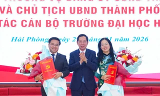 Ông Bùi Xuân Hải (trái ảnh) được bổ nhiệm giữ chức vụ Bí thư Đảng ủy, Hiệu trưởng Trường Đại học Hải Phòng.