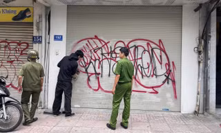 Mang 8 bình sơn đi... vẽ bậy 