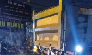 Nam sinh viên tử vong, bị xe ben kéo lê hơn một km