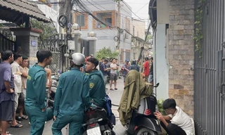 Người đàn ông tấn công hàng xóm rồi cố thủ, đốt nhà 