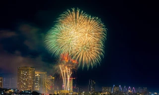 Pháo hoa thắp sáng trời đêm Hà Nội mừng Quốc khánh