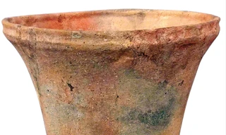 Chiếc chõ gốm Đông Tiến, có tuổi đời từ 2.000 tới 2.500 năm, hiện đã được công nhận là Báu vật quốc gia 