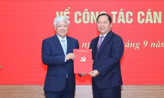 Triển khai quyết định của Bộ Chính trị về công tác cán bộ