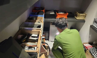 Choáng với khối tài sản khổng lồ của Ngân 98 cất giữ trong két sắt 