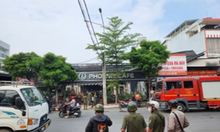 Cháy quán cà phê ở TPHCM, hàng chục người hoảng hốt tháo chạy