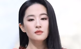 Lưu Diệc Phi lép vế