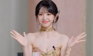 Nữ diễn viên bị cắt sóng đột ngột vì mặc hở