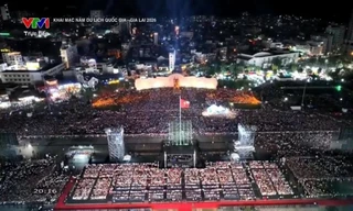 Biển người đổ về Quảng trường Nguyễn Tất Thành