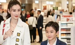 Thực hư bức hình gây sốt của Trương Bá Chi và con trai 7 tuổi