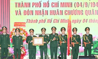 Bộ Tư lệnh TPHCM đón nhận Huân chương Quân công hạng Ba