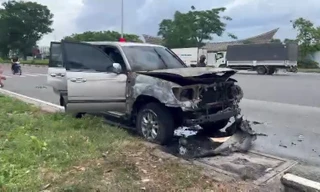 Ô tô đang chạy bỗng bốc cháy dữ dội trong Khu Công nghệ cao TPHCM