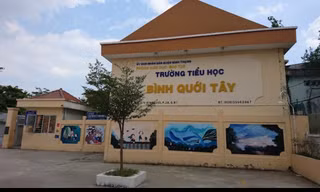 Hơn 100 học sinh ở một trường tại TPHCM có biểu hiện sức khỏe bất thường